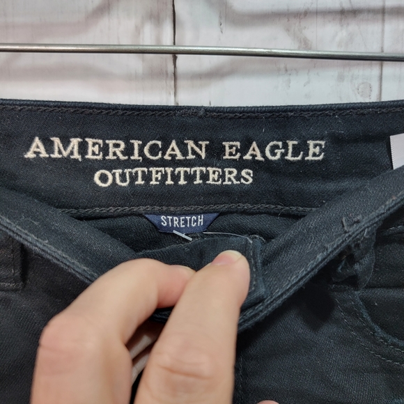 American Eagle Women's Black Hi-Rise Festival Distressed Denim Shorts Size 2. - Picture 5 of 8